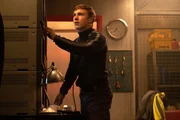 Vom B&uuml;ro einer Londoner Tiefgarage aus, will Agent Bryant (William Moseley) den Kurier und den Zeugen, den sie besch&uuml;tzt, kalt stellen.