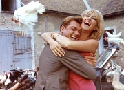 Sowohl der bekannte Journalist Fandor (Jean Marais) als auch seine Verlobte H&eacute;l&egrave;ne (Myl&egrave;ne Demongeot) schweben in gro&szlig;er Gefahr - sie wissen es nur noch nicht.