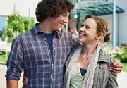 Franz Hirsegger (Klaus Steinbacher) und Katharina Stolz (Katharina Leonore Goebel) haben sich ineinander verliebt.