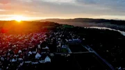 Sonnenaufgang am Ostersonntag am deutschen Bodenseeufer in &Ouml;hningen.