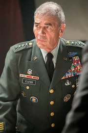 General Edward Clegg (Robert Forster)