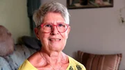 Gerda Eberl fertigte in Heimarbeit Baldachine f&uuml;r Kuckucksuhren