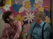 Alex und Pasulke "bestaunen" Claras k&uuml;nstlerische Ausbr&uuml;che. (Bj&ouml;rn von der Wellen, links; Gert Schaefer, rechts)