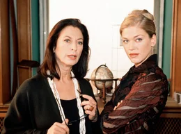 Intrigantinnen: Sophies Chefin Frau Mayerkranz (Daniela Ziegler, li.) und die liebe Kollegin Babsy (Cecilia Kunz).