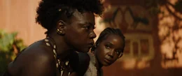 v.li.: Nanisca (Viola Davis), Nawi (Thuso Mbedu).