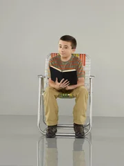 (4. Staffel) - Er ist intelligent und gebildet, hat aber Probleme sich mit anderen Kindern anzufreunden: Brick (Atticus Shaffer) ...