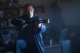 Sheriff Dixon (Ben Cross) schlie&szlig;t sich einer Verbrecherbande an und erweist sich als gef&auml;hrlicher Gegner.