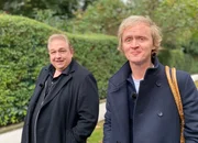 Pierre M. Krause (re.) ist heute am Rande der Hauptstadt unterwegs, wo der Erfinder der ironischen Fernsehkritik auf ihn wartet: Oliver Kalkofe.