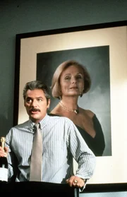 Der fiese Sch&ouml;nheitschirurg Dr. Bayerle (Juraj Kukura) macht alles um das Gl&uuml;ck des Liebespaares Otto und Tina zu zerst&ouml;ren ...