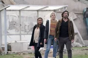 LA BREA -- "The Cave" Episode 202 -- Pictured: (l-r) Michelle Vergara Moore as Ella, Zyra Gorecki as Izzy, Eoin Macken as Gavin