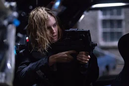 W&auml;hrend eines Hurrikans stellt sich die engagierte Bundesbeamtin Casey (Maggie Grace) mutig einer Gruppe von Dieben in den Weg.