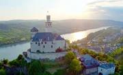 Die Marksburg oberhalb der rheinland-pf&auml;lzischen Stadt Braubach am Rhein.