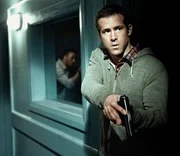 Ryan Reynolds (Matt Weston).