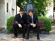Alois Hirsegger (Heinz-Josef Braun) und der Banker H&uuml;bner (Stefan Murr, rechts) f&uuml;hren nichts Gutes im Schilde.