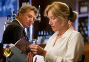 WDR Fernsehen LIEBE AUF DEN ZWEITEN BLICK (Last chance harvey), USA 2008, Regie Joel Hopkins, am Dienstag (25.10.11) um 23:15 Uhr. Eigentlich will Kate (Emma Thompson) nur ihre Ruhe haben und in einer Bar ihr Buch lesen - doch der charmante Harvey (Dustin Hoffman) gibt nicht auf.