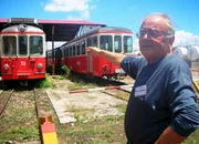 Auf der Suche nach Frida - Prof. Heinrich Br&auml;ndli und die ausrangierte Forchbahn Frida am Bahnhof von Antanarivo