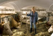 Elli (Jutta Speidel) l&auml;sst sich von der harten Arbeit auf dem Bauernhof nicht bange machen.
