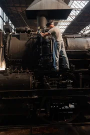 Wartung der Lok im Eisenbahnmuseum Heizhaus Strasshof.