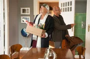 Mancher Apfel f&auml;llt weit vom Stamm: Leonard (Heino Ferch) ist Matheprofessor, sein Vater Franz (Michael Gwisdek, li.) ein ehemaliger Komiker!