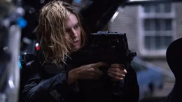 W&auml;hrend eines Hurrikans stellt sich die engagierte Bundesbeamtin Casey (Maggie Grace) mutig einer Gruppe von Dieben in den Weg.