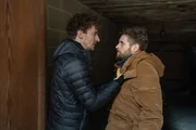 Bj&ouml;rn M&uuml;ller (Philip Birnstiel, r.) plagen Schuldgef&uuml;hle und er m&ouml;chte sich der Polizei stellen. Doch sein Freund Philipp Wolf (Martin Bruchmann, l.) hat etwas dagegen.