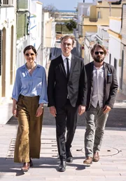 Generisches Motiv - Ein verschworenes Trio: Subcomiss&aacute;ria Rosado (Eva Meckbach), Kommissar Lost (Jan Krauter) und Inspektor Esteves (Daniel Christensen, re.).