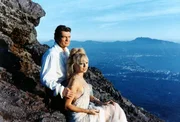 Auch der ehrgeizige Journalist Fandor (Jean Marais) und seine Verlobte H&eacute;l&egrave;ne (Myl&egrave;ne Demongeot) sind mit von der Partie, um den Ganoven auf eigene Faust in die Falle zu locken. Doch selbst ihr raffinierter Plan hat seine T&uuml;cken.
