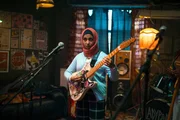Amina (Anjana Vasan) fasst all ihren Mut, um der Band "Lady Parts" vorzuspielen – doch kann sie sie überzeugen? Amina (Anjana Vasan) fasst all ihren Mut, um der Band "Lady Parts" vorzuspielen – doch kann sie sie überzeugen?