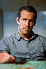 Ryan Reynolds (Matt Weston).