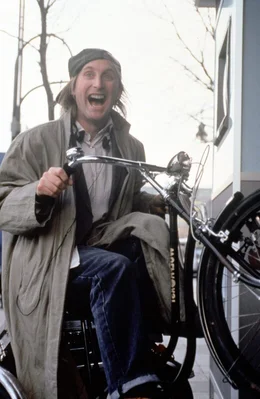 Spa&szlig;vogel Otto (Otto Waalkes) schl&auml;gt sich als Stra&szlig;enmusiker und Fahrradkurier durchs Leben ...