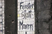 Das Jahr 1979 - die DDR feiert ihren 30. Geburtstag, die Alternative Liste ist zum ersten Mal im West-Berliner Senat vertreten und die Kongresshalle ICC wird er&ouml;ffnet. Eine Berlin-Chronik der Superlative: 40 Folgen, von 1961, dem Jahr des Mauerbaus, bis zum neuen Jahrtausend 1999, zehn Jahre nach dem Mauerfall. - Wohnungsnot in Berlin-Kreuzberg.