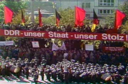 Das Jahr 1979 - die DDR feiert ihren 30. Geburtstag, die Alternative Liste ist zum ersten Mal im West-Berliner Senat vertreten und die Kongresshalle ICC wird er&ouml;ffnet. Ehrenparade der Nationalen Volksarmee der DDR anl&auml;sslich des Republikgeburtstages.