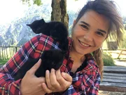 Nachwuchs auf der Alm: Kati hat Anna zwei Kätzchen verschwiegen. Die Freude ist aber jetzt umso größer. Nachwuchs auf der Alm: Kati hat Anna zwei Kätzchen verschwiegen. Die Freude ist aber jetzt umso größer.