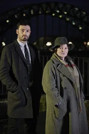 Vera (Stanhope) algemeen beeld Brenda Blethyn (Detective Chief Inspector Vera Stanhope), David Leon (Detective Sergeant Joe Ashworth), Tom Hutch (DC John Warren), Clare Calbraith (DC Rebecca 'Shep' Shepherd).