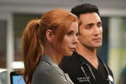 Dr. Pamela Blake (Sarah Rafferty) und Dr. Crockett Marcel (Dominic Rains).