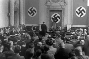 Anhand von zahlreichen Archivdokumenten beleuchtet der Dokumentarfilm die NS-Justiz von ihren Anf&auml;ngen in der Weimarer Republik bis hin zur Verurteilung von NS-Juristen bei den N&uuml;rnberger Prozessen.
