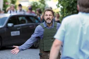 Klaus Roth (Richy M&uuml;ller) versucht dem &ouml;rtlichen Polizeihauptmeister Witt (Rainer Furch) klarzumachen, das die Bank ihn zu seine Handlungsweise praktisch gezwungen hat ....