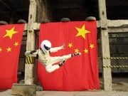Der chinesische Cousin von The Stig erweist sich als "Kung Fu Stig".