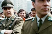 Parade der Unidad Popular vor dem Pr&auml;sidentenpalast La Moneda im Jahr 1971