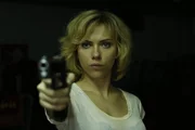 Die Droge verbessert nicht nur Lucys (Scarlett Johansson) k&ouml;rperliche F&auml;higkeiten, sie nimmt ihr auch jede Emotion.