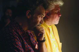 Der spanische Schauspieler Antonio Banderas (li.), inzwischen ein popul&auml;rer Hollywoodstar, und der ungest&uuml;me, tabulose Regisseur Pedro Almod&oacute;var (re.), vollbrachten das Kunstst&uuml;ck, sich voneinander zu entfernen und sich wiederzufinden.