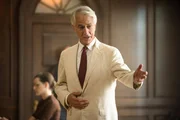 Tom Milton (David Strathairn)