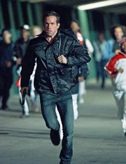 Ryan Reynolds (Matt Weston).