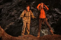 Sean Anderson (Josh Hutcherson) und Hannah &Aacute;sgeirsson (Anita Briem)  Die Verwendung des sendungsbezogenen Materials ist nur mit dem Hinweis und Verlinkung auf RTL+ gestattet.