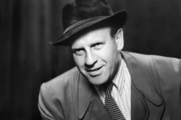W&auml;hrend Oskar Schindlers Abwesenheit nahm Emilie Schindler im Januar 1945 etwa 100 Juden in die Br&uuml;nnlitzer Fabrik auf. Sie waren aus einem Bergwerk nahe dem polnischen Golleschau, dem heutigen Golesz&oacute;w, abtransportiert worden und dem Tod geweiht.; Zur ARTE-Sendung Emilie Schindler - Die vergessene Heldin W&auml;hrend Oskar Schindlers Abwesenheit nahm Emilie Schindler im Januar 1945 etwa 100 Juden in die Br&uuml;nnlitzer Fabrik auf. Sie waren aus einem Bergwerk nahe dem polnischen Golleschau, dem heutigen Golesz&oacute;w, abtransportiert worden und dem Tod geweiht. &copy; Gertrud Ferrari Foto: BR Honorarfreie Verwendung nur im Zusammenhang mit genannter Sendung und bei folgender Nennung "Bild: Sendeanstalt/Copyright". Andere Verwendungen nur nach vorheriger Absprache: ARTE-Bildredaktion, Silke W&ouml;lk Tel.: +33 3 90 14 22 25, E-Mail: bildredaktion@arte.tv