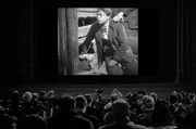 1931 hat im Berliner UFA-Palast der neue Film des Regisseurs Fritz Lang Premiere. &bdquo;M - Eine Stadt sucht einen M&ouml;rder&ldquo; setzt metaphorisch die Rechtsauffassung der Nazis in Szene.