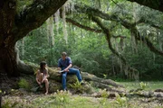 Kya Clark (Daisy Edgar-Jones), Tate Walker (Taylor John Smith).