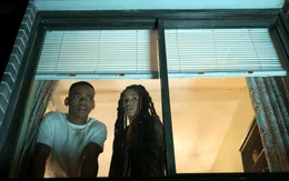 Isaiah (Joivan Wade) und Nya (Lex Scott Davis)  Die Verwendung des sendungsbezogenen Materials ist nur mit dem Hinweis und Verlinkung auf TVNOW gestattet.
