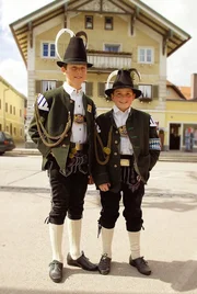 12.000 Gebirgssch&uuml;tzen gibt es heute in Bayern. Zwei der J&uuml;ngsten sind der 13j&auml;hrige Seppl Hinterholzer und der 12j&auml;hrige Andreas Haltmaier, beide von der Gebirgssch&uuml;tzenkompanie Waakirchen.