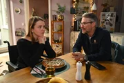 Henning (Stefan Bockelmann) will Lucie (Julia Wiedemann) mit voller Kraft unterst&uuml;tzen.